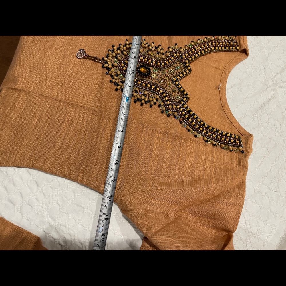 Small Solid Color Kurta With Beaded Neckline - image 4